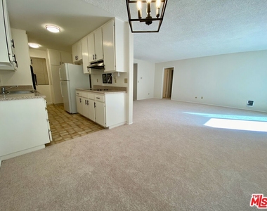 5650 Sumner Way - Photo Thumbnail 9