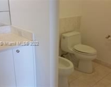 901 Brickell Key Blvd Apt 1401 - Photo Thumbnail 9