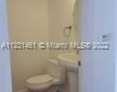 901 Brickell Key Blvd Apt 1401 - Photo Thumbnail 7