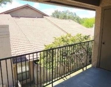 1202 Thorpe Lane - Photo Thumbnail 8