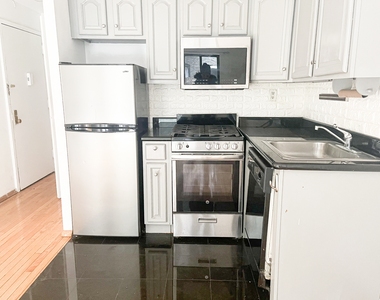 212 East 10th Street - Photo Thumbnail 5