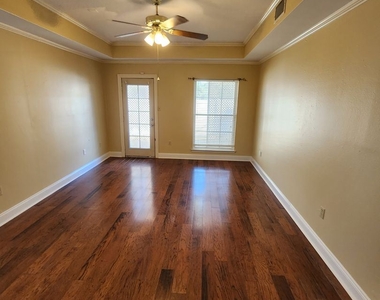 8500 Bluebonnet Blvd. #16 - Photo Thumbnail 8