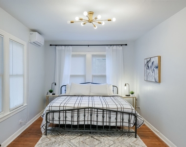 422 Pershing Ave Unit A - Photo Thumbnail 1