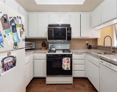 1655 Greenfield Ave Apt 2 - Photo Thumbnail 5