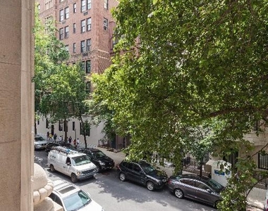 East 75th Street - Photo Thumbnail 10