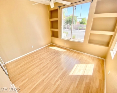 1605 Cimarron Crest Street - Photo Thumbnail 6