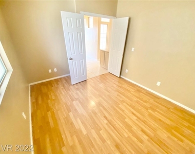 1605 Cimarron Crest Street - Photo Thumbnail 3