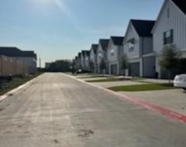 234 Estates Circle - Photo Thumbnail 2