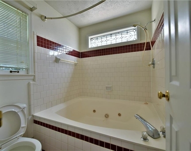 4810 Hampton Square Drive - Photo Thumbnail 16