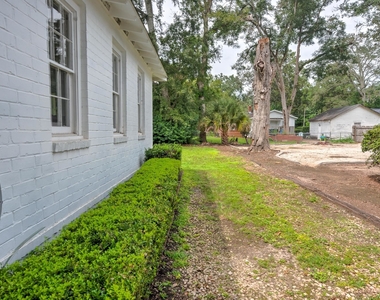 2062 Thomasville - Photo Thumbnail 13