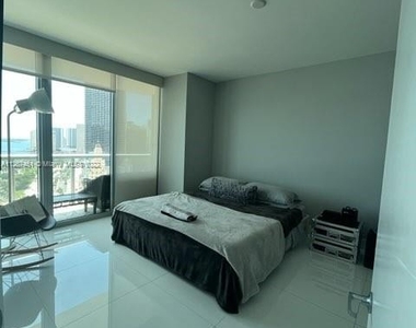 888 Biscayne Blvd - Photo Thumbnail 4