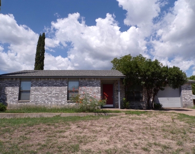 702 E Taggard - Photo Thumbnail 0