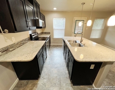 2215 Opelousas Trail - Photo Thumbnail 9