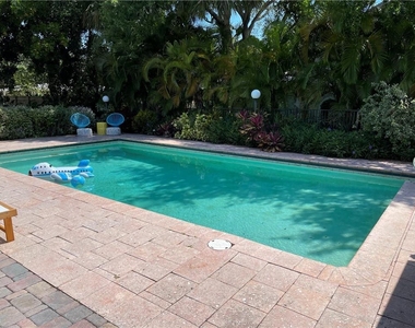 907 Coquina Lane - Photo Thumbnail 11