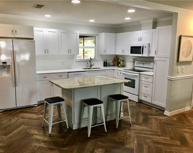 907 Coquina Lane - Photo Thumbnail 3