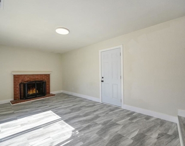 201 Cottonwood Street - Photo Thumbnail 2