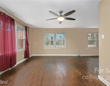 927 R Fugate Avenue - Photo Thumbnail 5