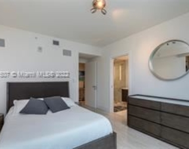 1451 Brickell Ave Unit 1603 - Photo Thumbnail 5