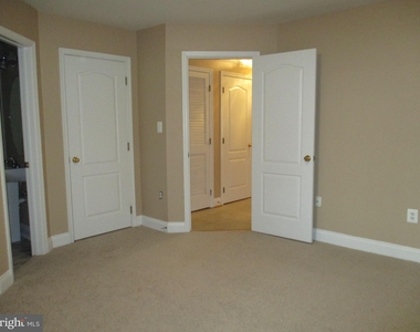 109 Meadows Lane - Photo Thumbnail 6