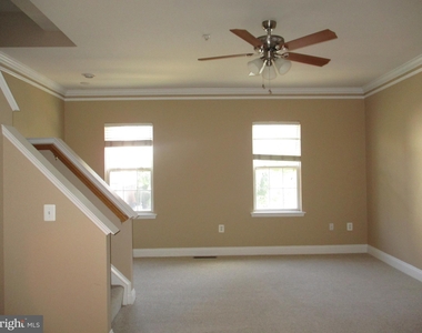 109 Meadows Lane - Photo Thumbnail 9