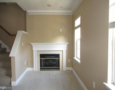 109 Meadows Lane - Photo Thumbnail 12