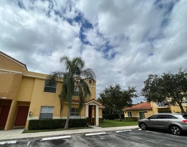 3837 Nw 90th Ave - Photo Thumbnail 4