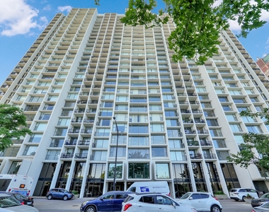 3200 N Lake Shore Drive - Photo Thumbnail 0