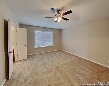 4024 Desert Cir - Photo Thumbnail 3