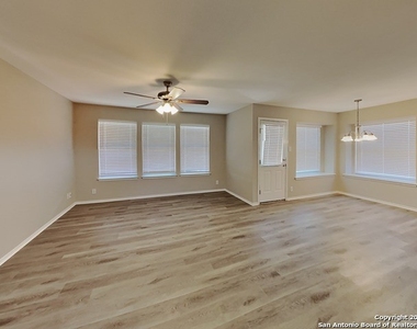 4024 Desert Cir - Photo Thumbnail 2