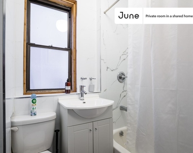 439 West 48th Street - Photo Thumbnail 5