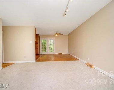 4321 R Gillespie Court - Photo Thumbnail 7