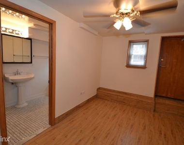 3548 N. Bosworth, Unit 1 - Photo Thumbnail 13