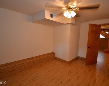 3548 N. Bosworth, Unit 2 - Photo Thumbnail 12