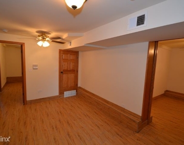 3548 N. Bosworth, Unit 2 - Photo Thumbnail 15