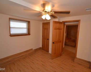 3548 N. Bosworth, Unit 2 - Photo Thumbnail 10