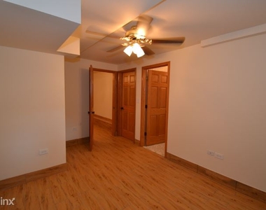 3548 N. Bosworth, Unit 2 - Photo Thumbnail 11