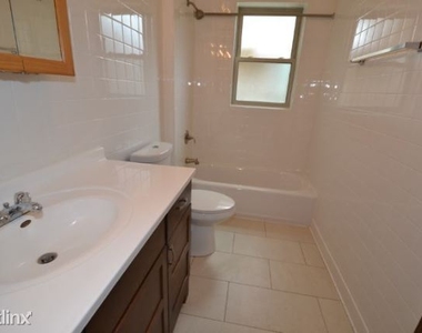 3548 N. Bosworth, Unit 2 - Photo Thumbnail 9