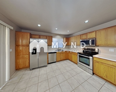 10834 W Alvarado Rd - Photo Thumbnail 7