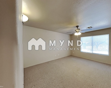 10834 W Alvarado Rd - Photo Thumbnail 8