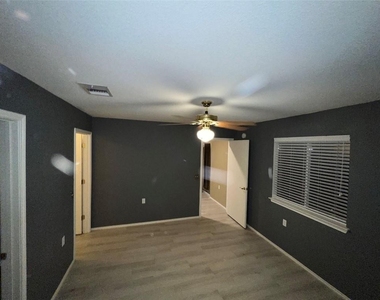 5332  Krueger Ln - Photo Thumbnail 7