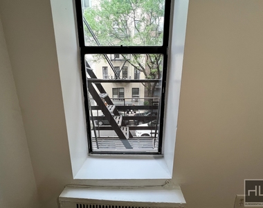 East 85 Street - Photo Thumbnail 10