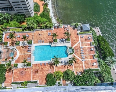 1111 Brickell Bay Dr Apt 809 - Photo Thumbnail 7