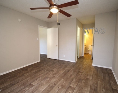 2211 W North Loop Blvd - Photo Thumbnail 9