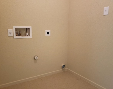 3637 S Kimball Ave - Photo Thumbnail 6