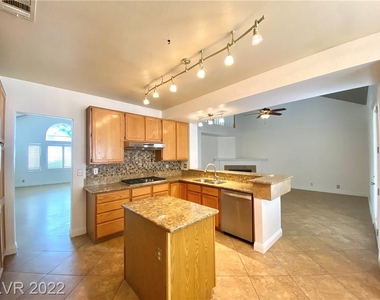 7628 Spruce Run Court - Photo Thumbnail 13