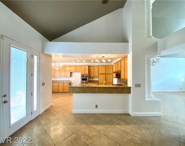 7628 Spruce Run Court - Photo Thumbnail 12