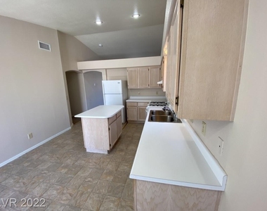 6108 Hillside Bloom Court - Photo Thumbnail 7