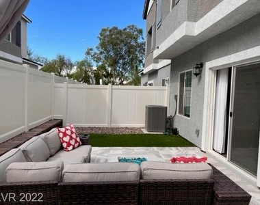 525 Shophia Skye Street - Photo Thumbnail 23