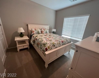 525 Shophia Skye Street - Photo Thumbnail 10