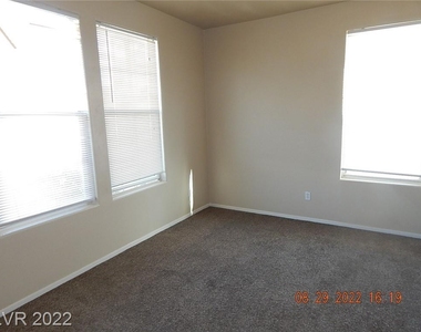 2624 Cinnamon Cactus Court - Photo Thumbnail 19